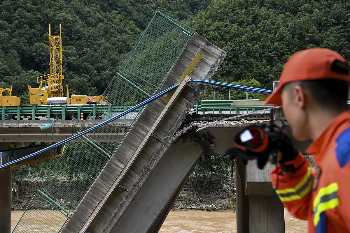 AP : China bridge collapse |